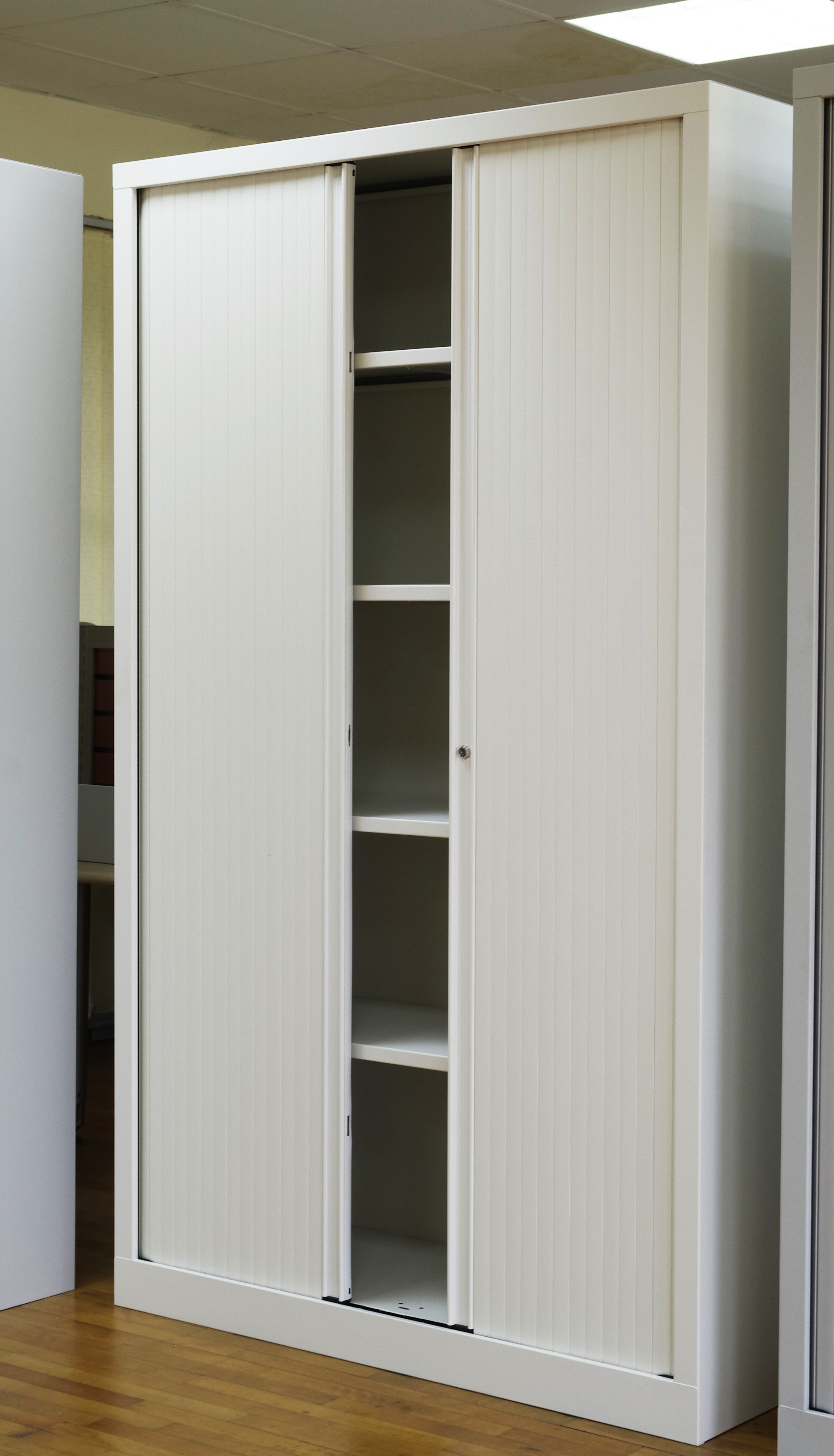Armoire à rideaux 198x120x43 cm